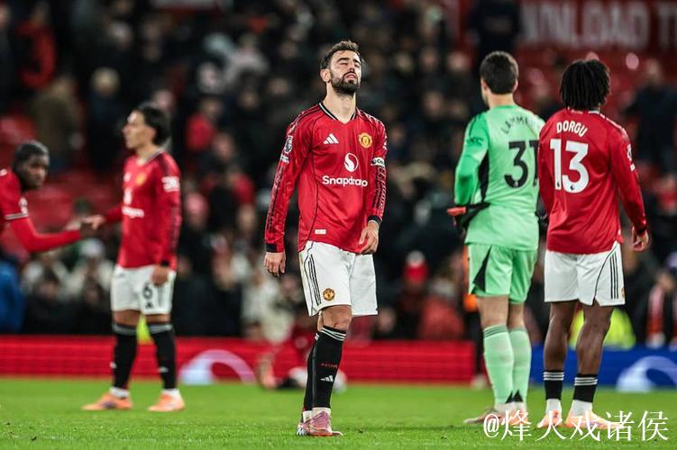 曼联气炸?被英超盲哨坑惨!对手4次疑似手球未判,锁喉仅吃黄牌 曼联气炸?被英超盲哨坑惨!对手4次疑似手球未判,锁喉仅吃黄牌